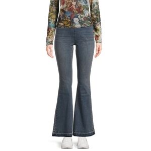 No Boundaries Juniors Pull on Flare Jeans